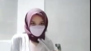 Vidio viral ABG indo terbaru Cika Hijab NGEWE sambil mandi New Top Global Trending 2025